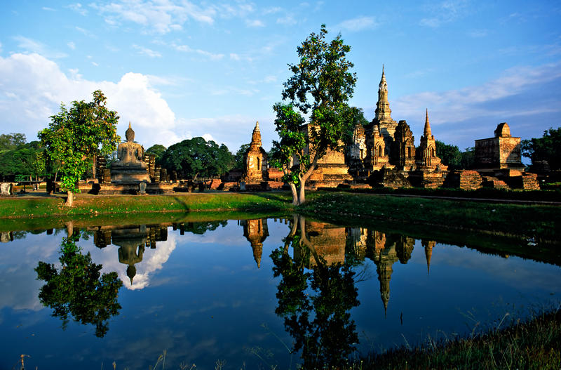 Wat Mahathat i Sukhothai historiska park i Thailand