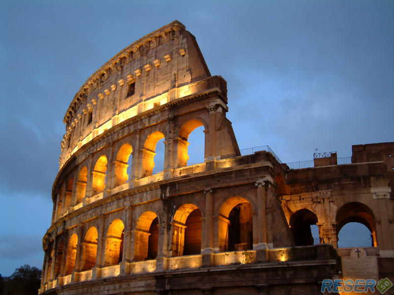 Colosseum i Rom på natten