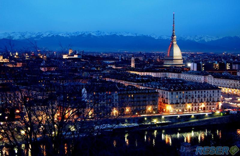 Översikt av Turin vid skymning
