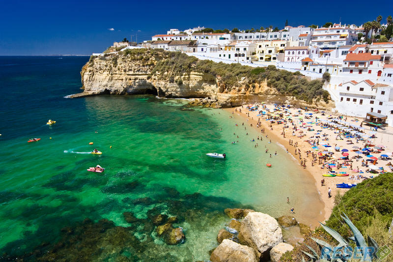 Mysig stad längs Algarve-kusten