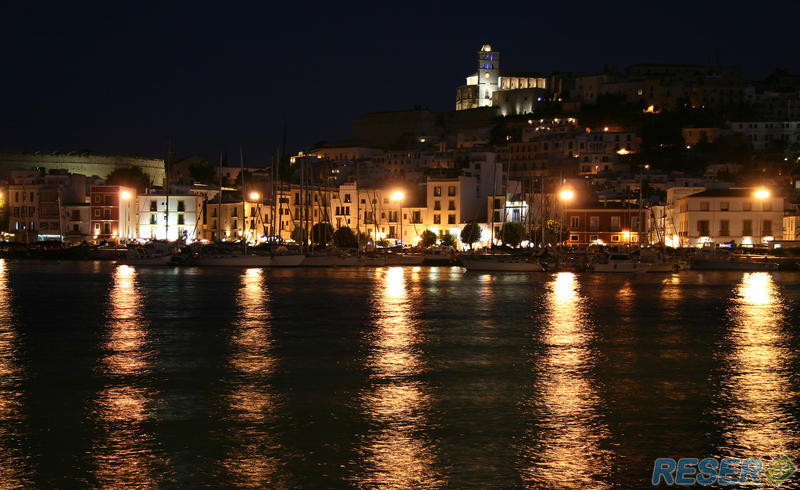 Ibiza Town på natten