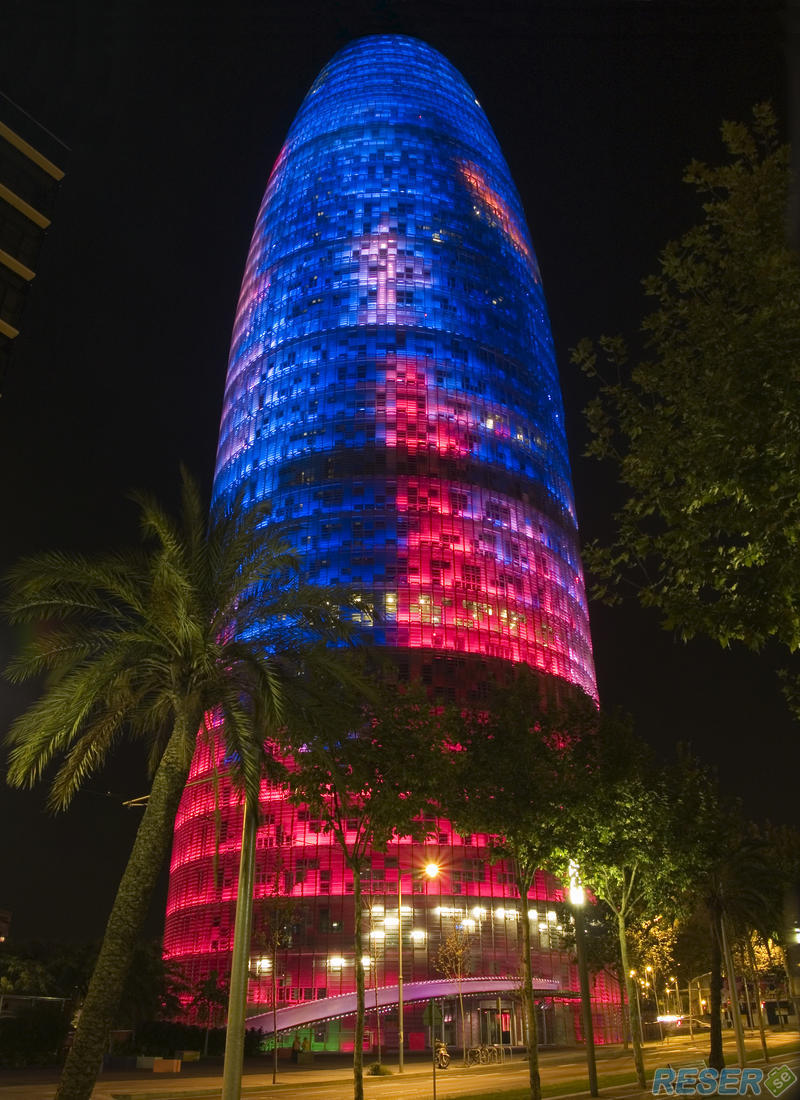 Torre Agbar på kvällen